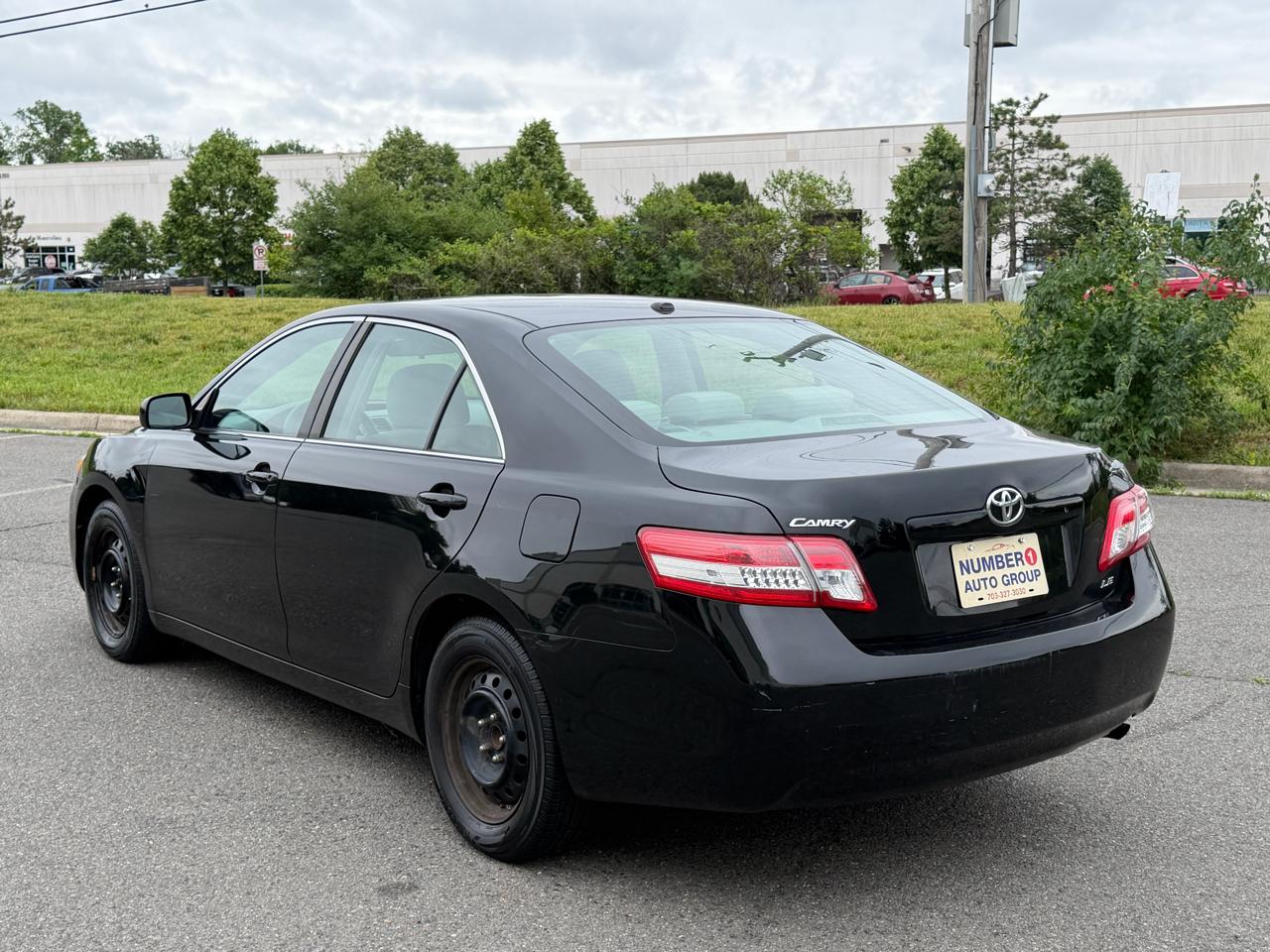 Toyota Camry Base 6-Spd AT 2011