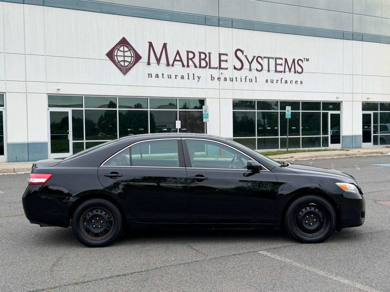 Toyota Camry Base 6-Spd AT 2011