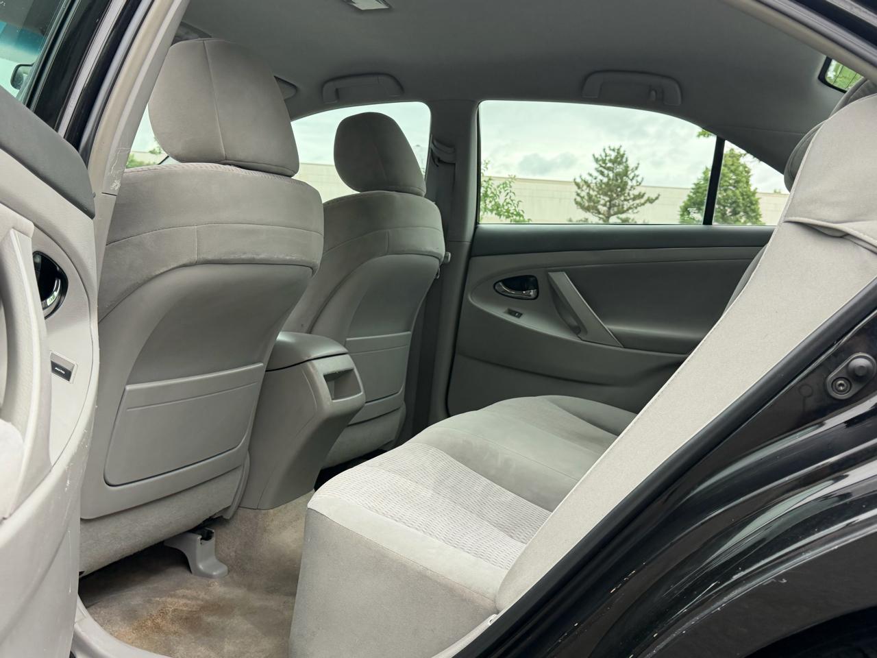 Toyota Camry Base 6-Spd AT 2011