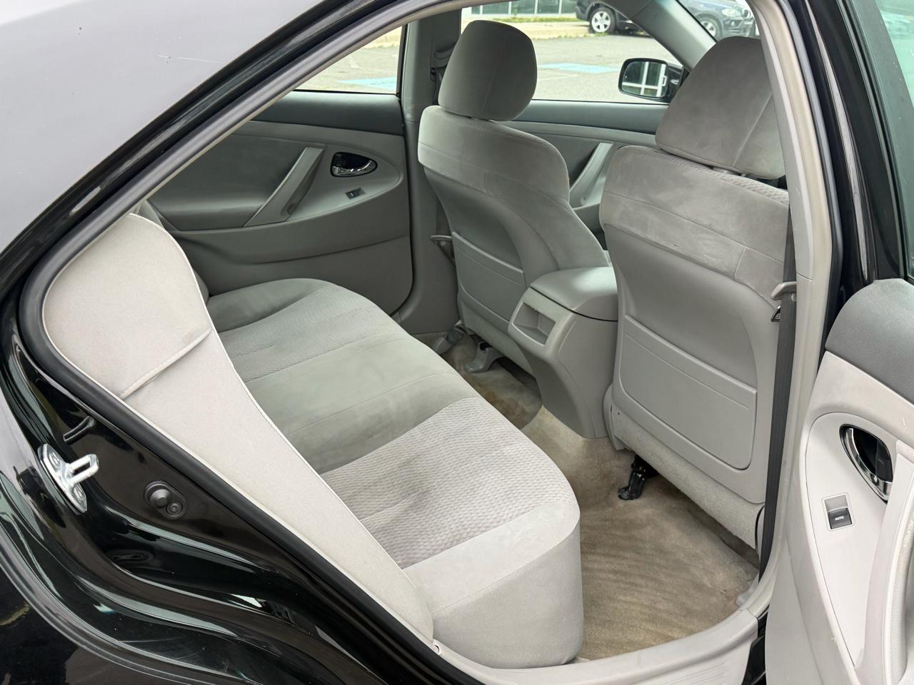 Toyota Camry Base 6-Spd AT 2011