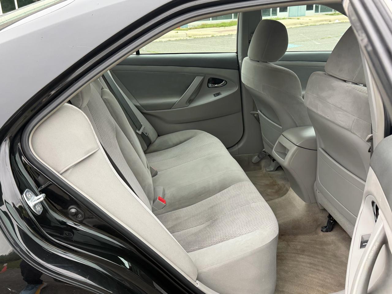 Toyota Camry Base 6-Spd AT 2011