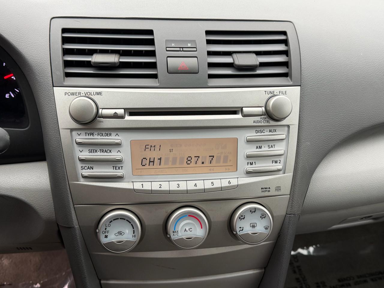 Toyota Camry Base 6-Spd AT 2011