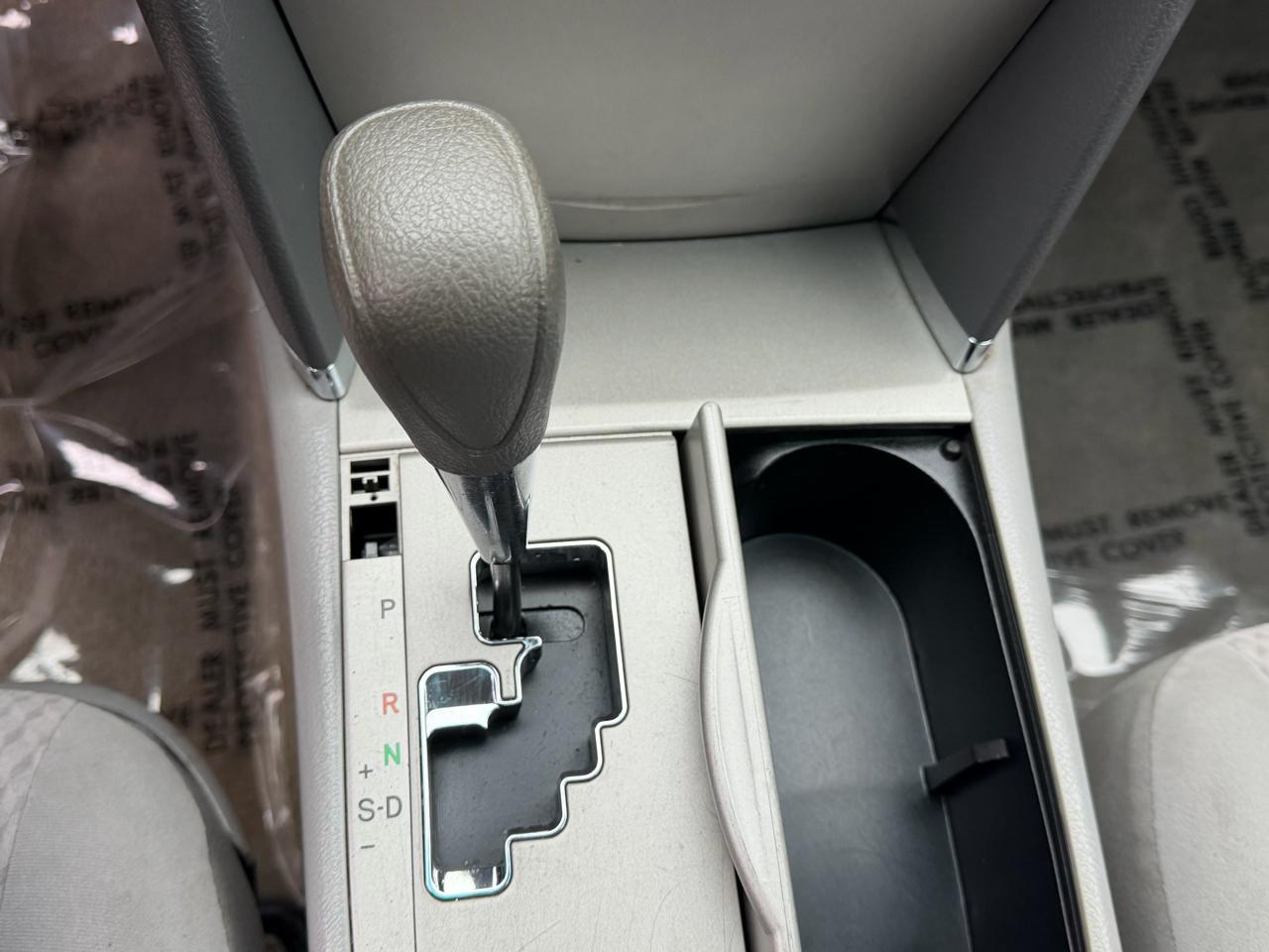 Toyota Camry Base 6-Spd AT 2011