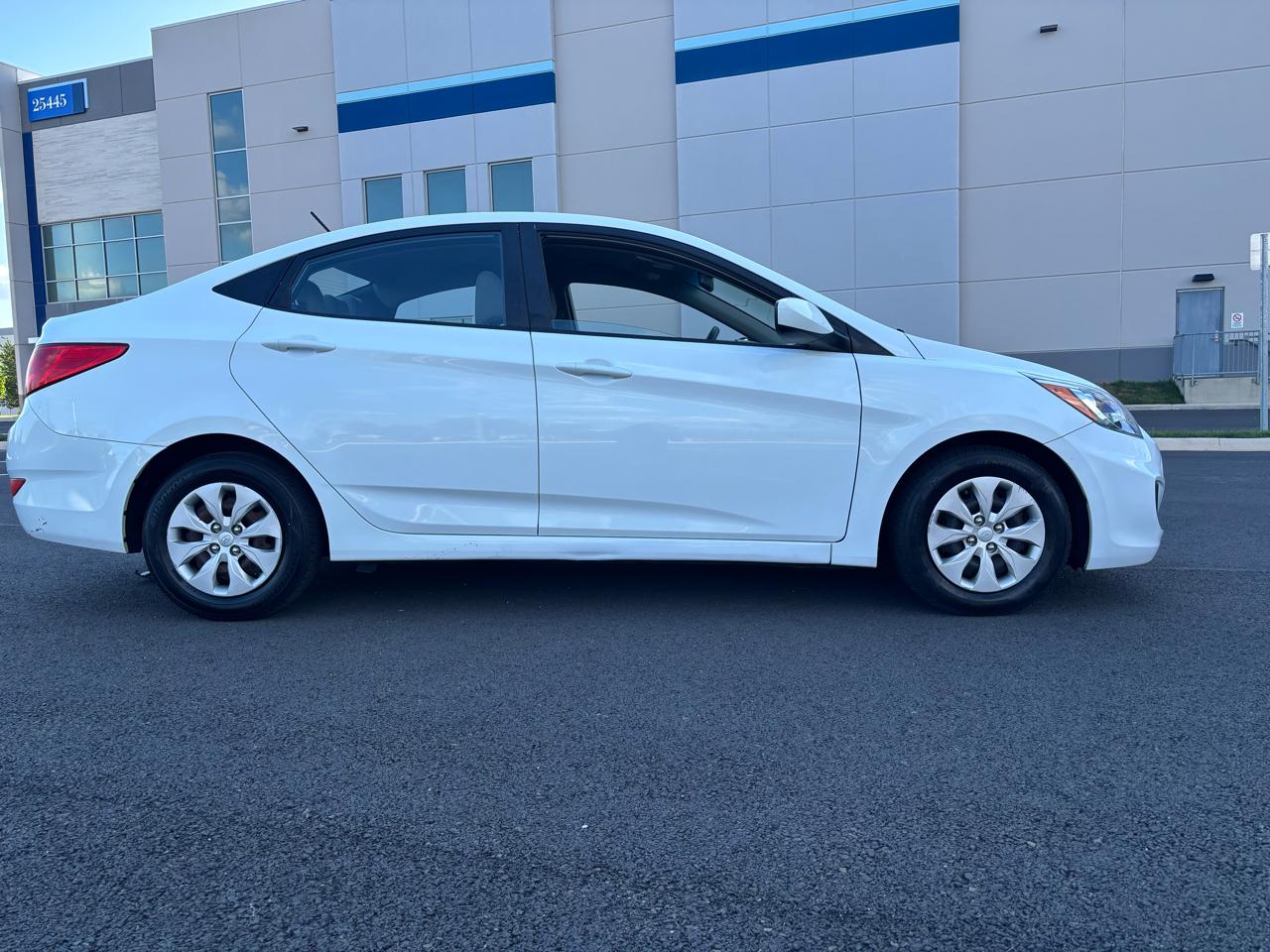 Hyundai Accent GLS 4-Door 6A 2015