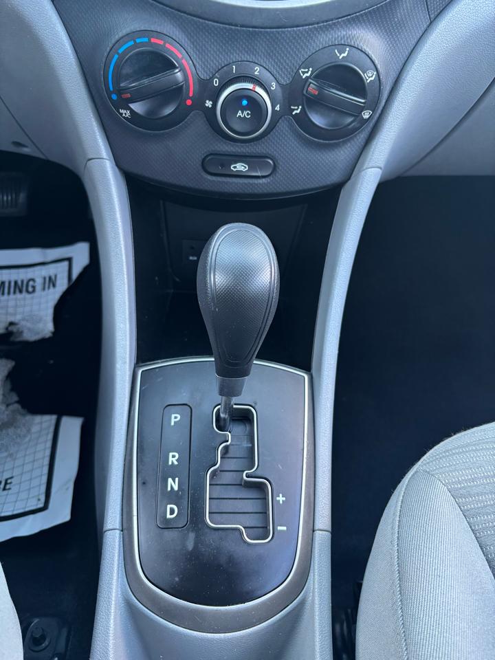 Hyundai Accent GLS 4-Door 6A 2015