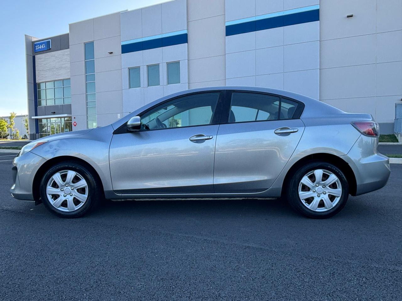 Mazda MAZDA3 i SV AT 4-Door 2013