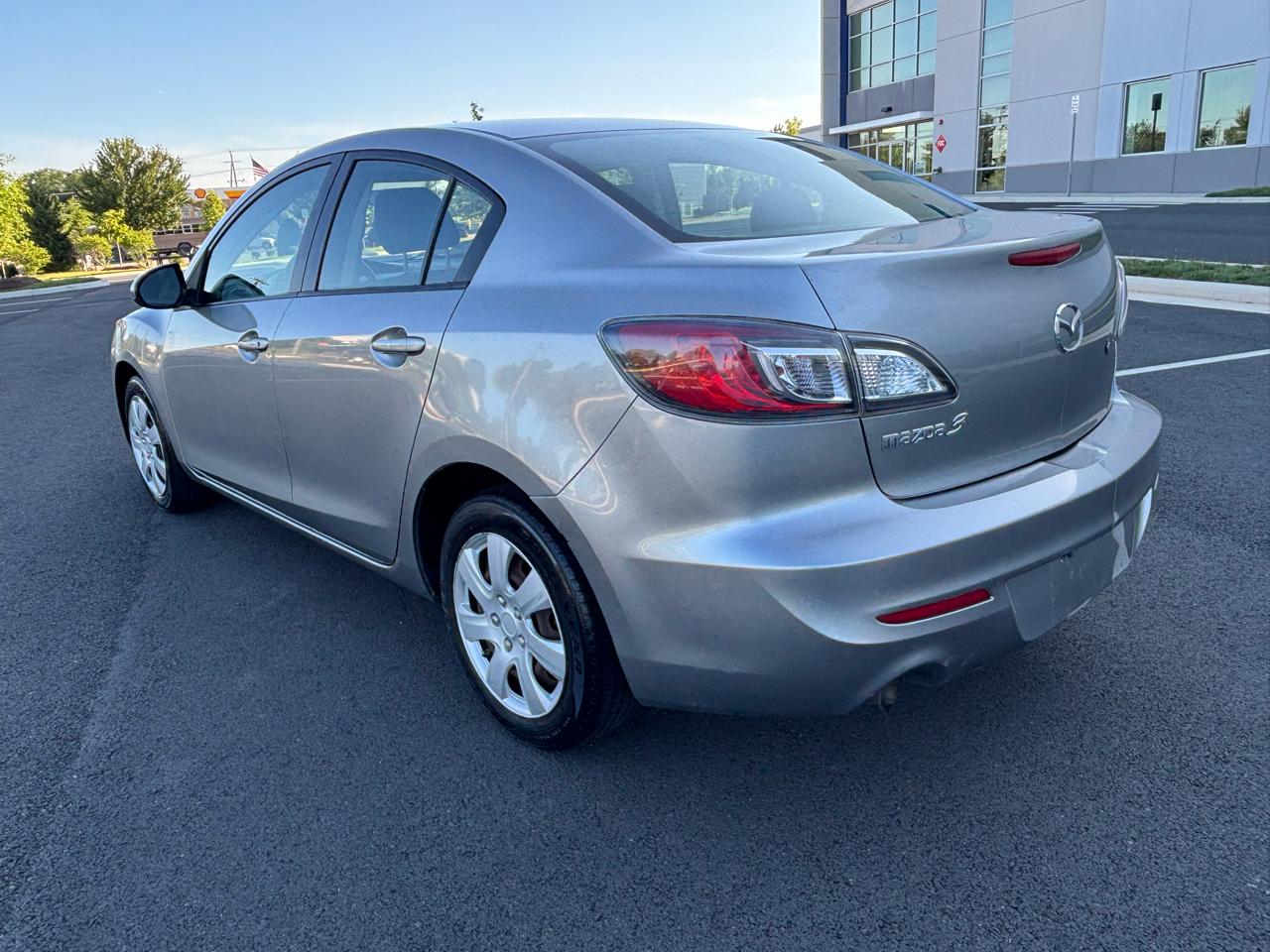 Mazda MAZDA3 i SV AT 4-Door 2013