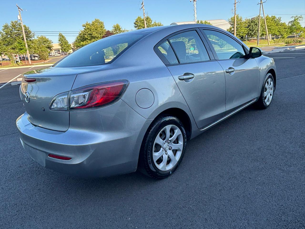 Mazda MAZDA3 i SV AT 4-Door 2013