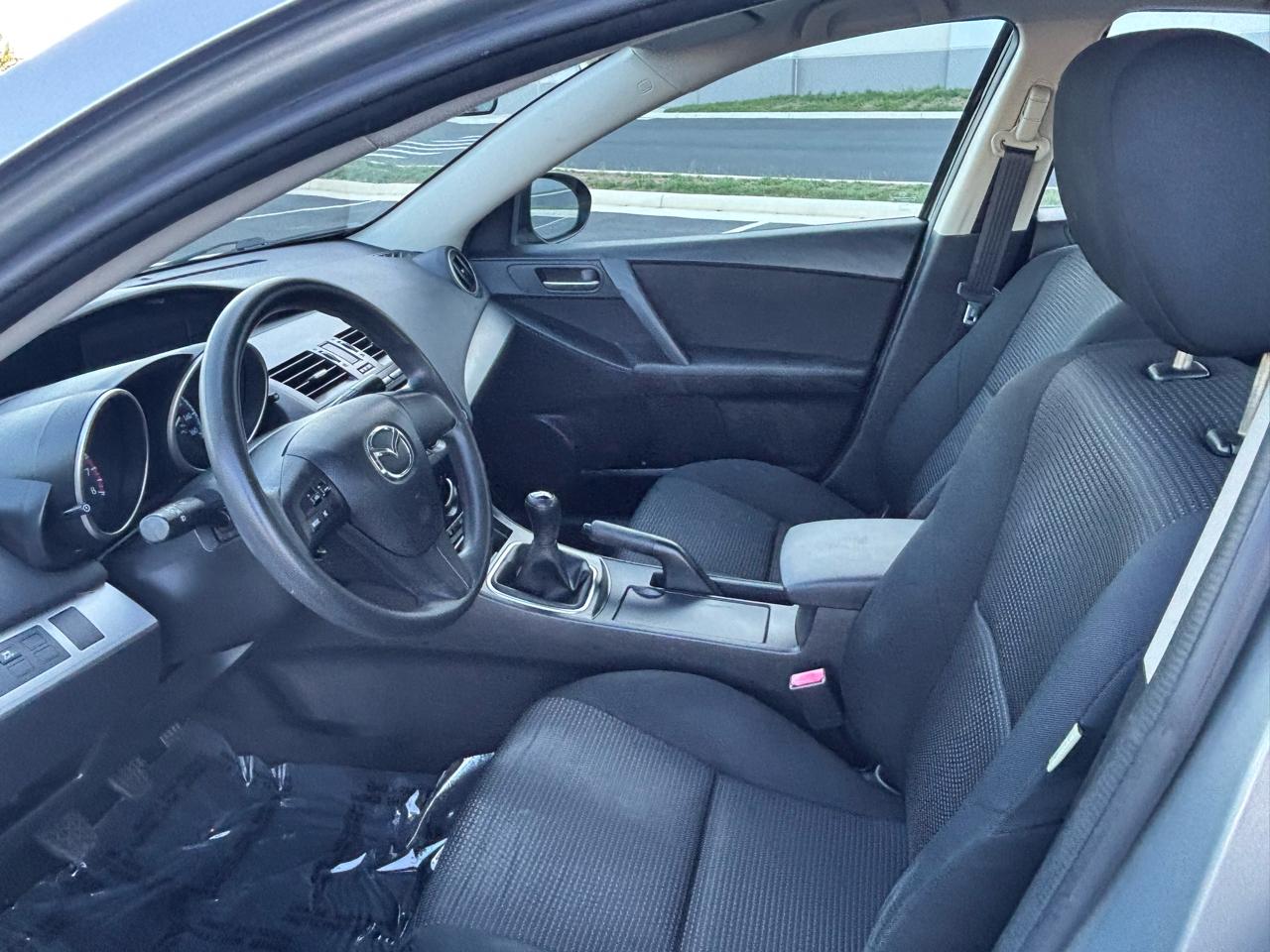 Mazda MAZDA3 i SV AT 4-Door 2013