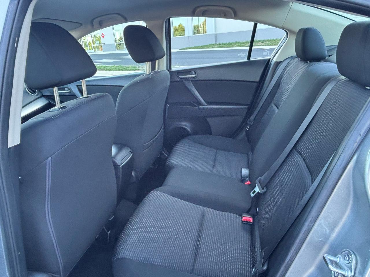Mazda MAZDA3 i SV AT 4-Door 2013