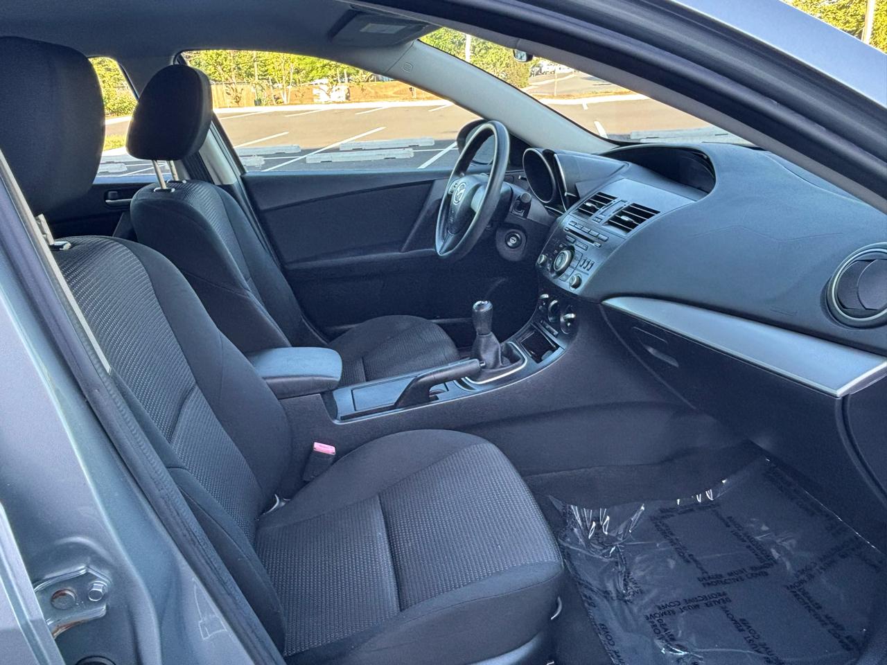 Mazda MAZDA3 i SV AT 4-Door 2013
