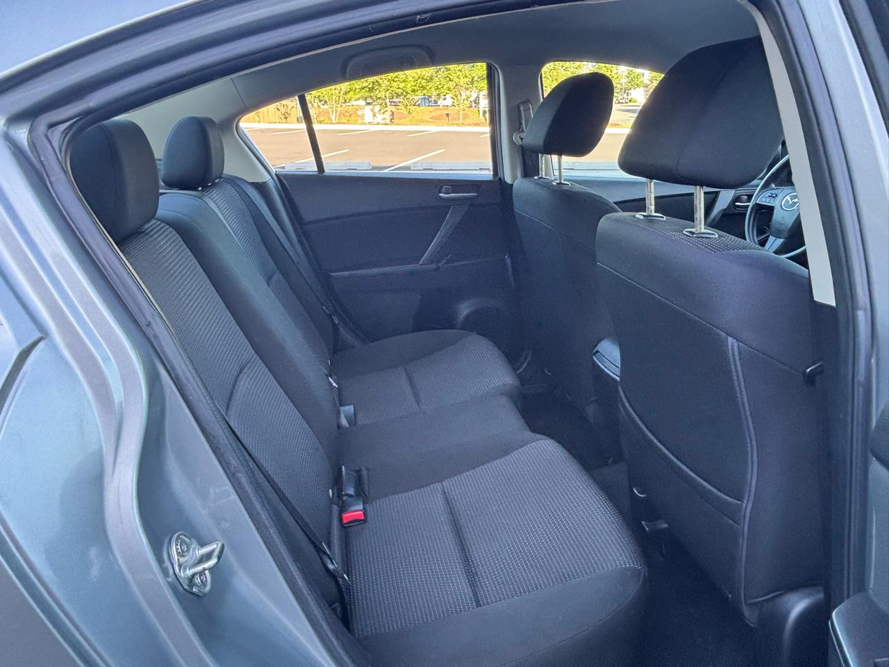 Mazda MAZDA3 i SV AT 4-Door 2013