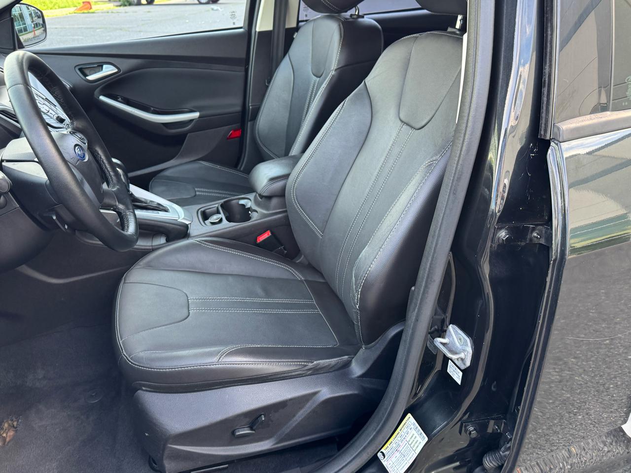 Ford Focus SE Sedan 2014