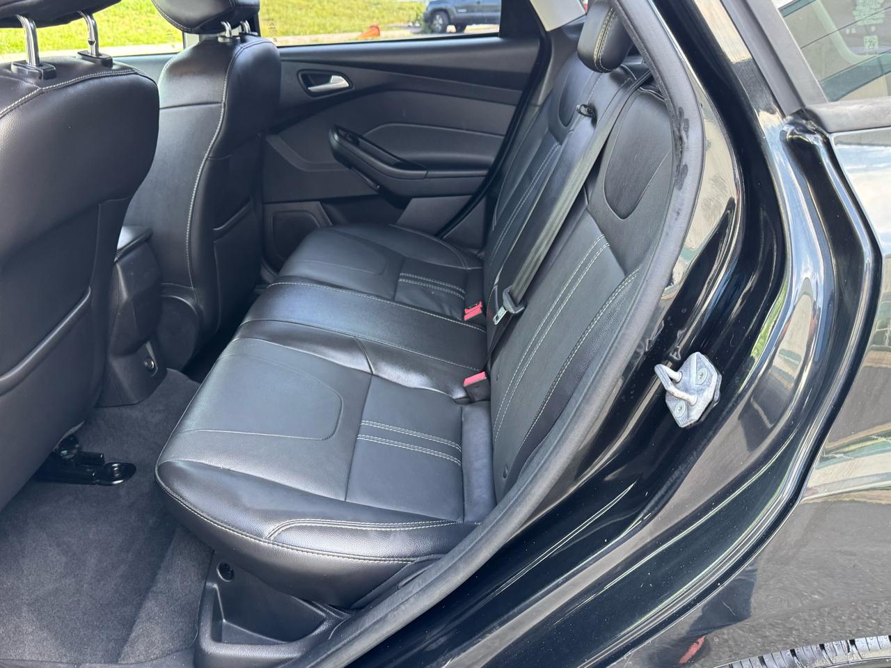 Ford Focus SE Sedan 2014