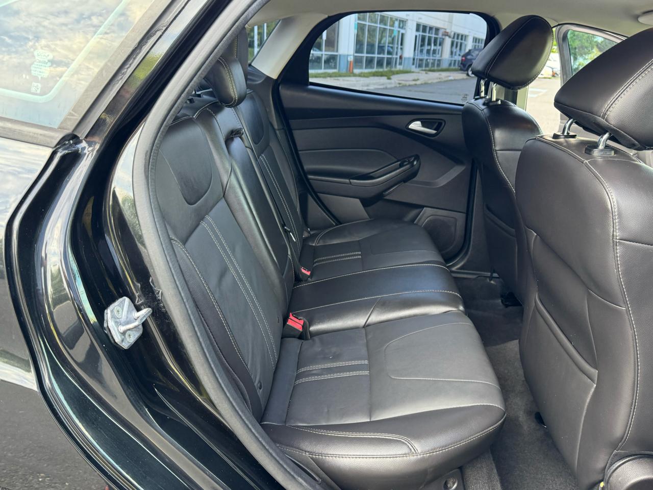 Ford Focus SE Sedan 2014