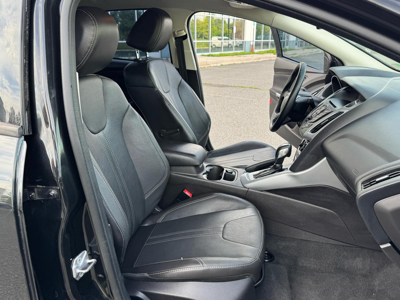 Ford Focus SE Sedan 2014