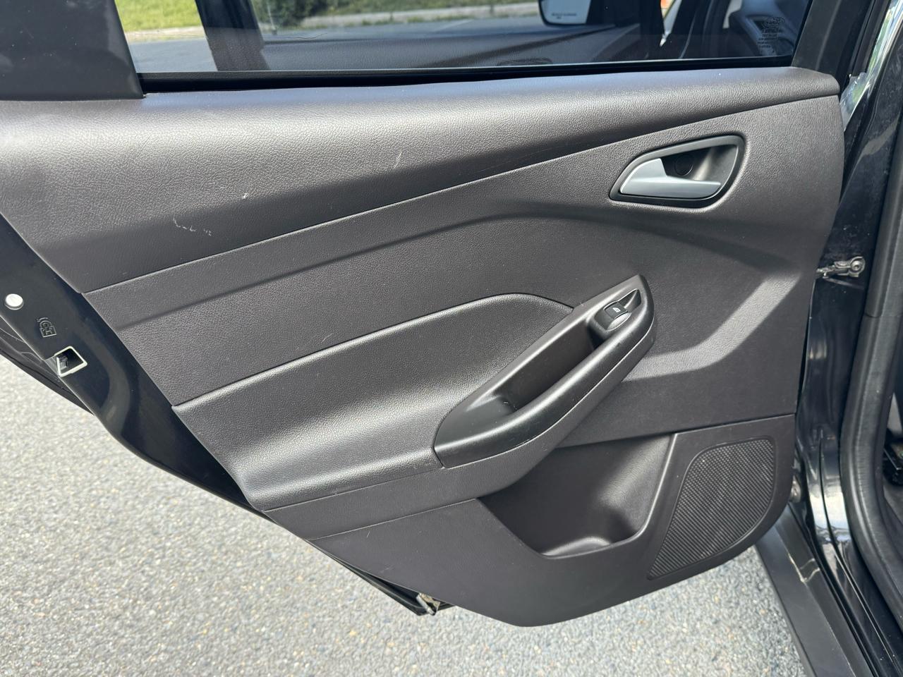 Ford Focus SE Sedan 2014