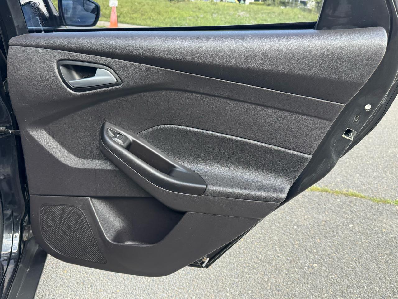 Ford Focus SE Sedan 2014