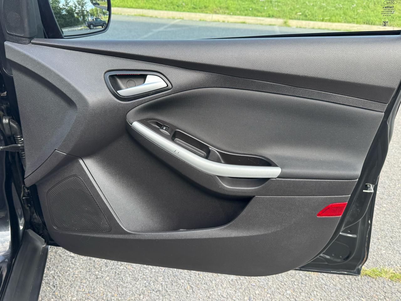 Ford Focus SE Sedan 2014