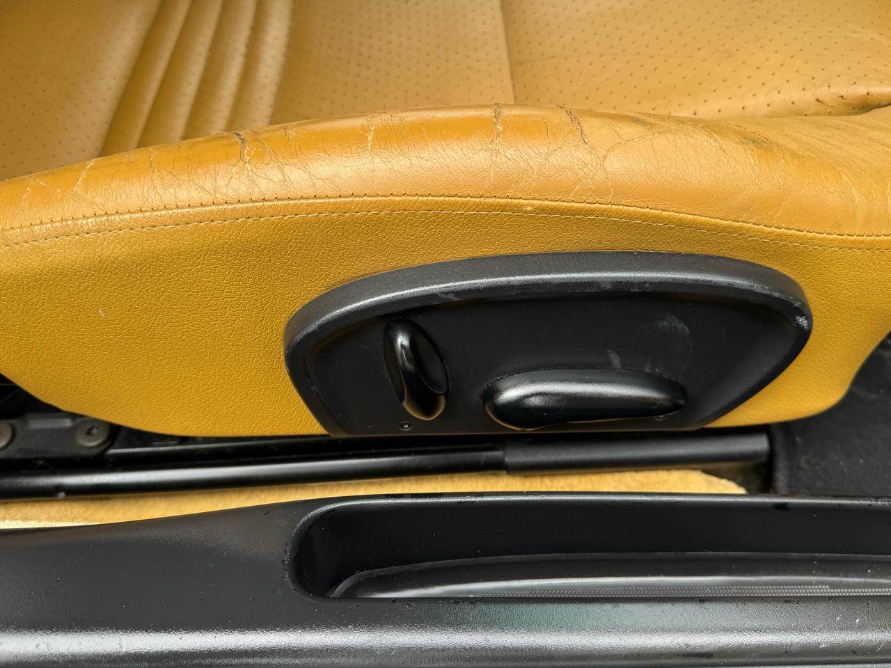 Porsche Boxster 2dr Roadster w/Tiptronic 2003