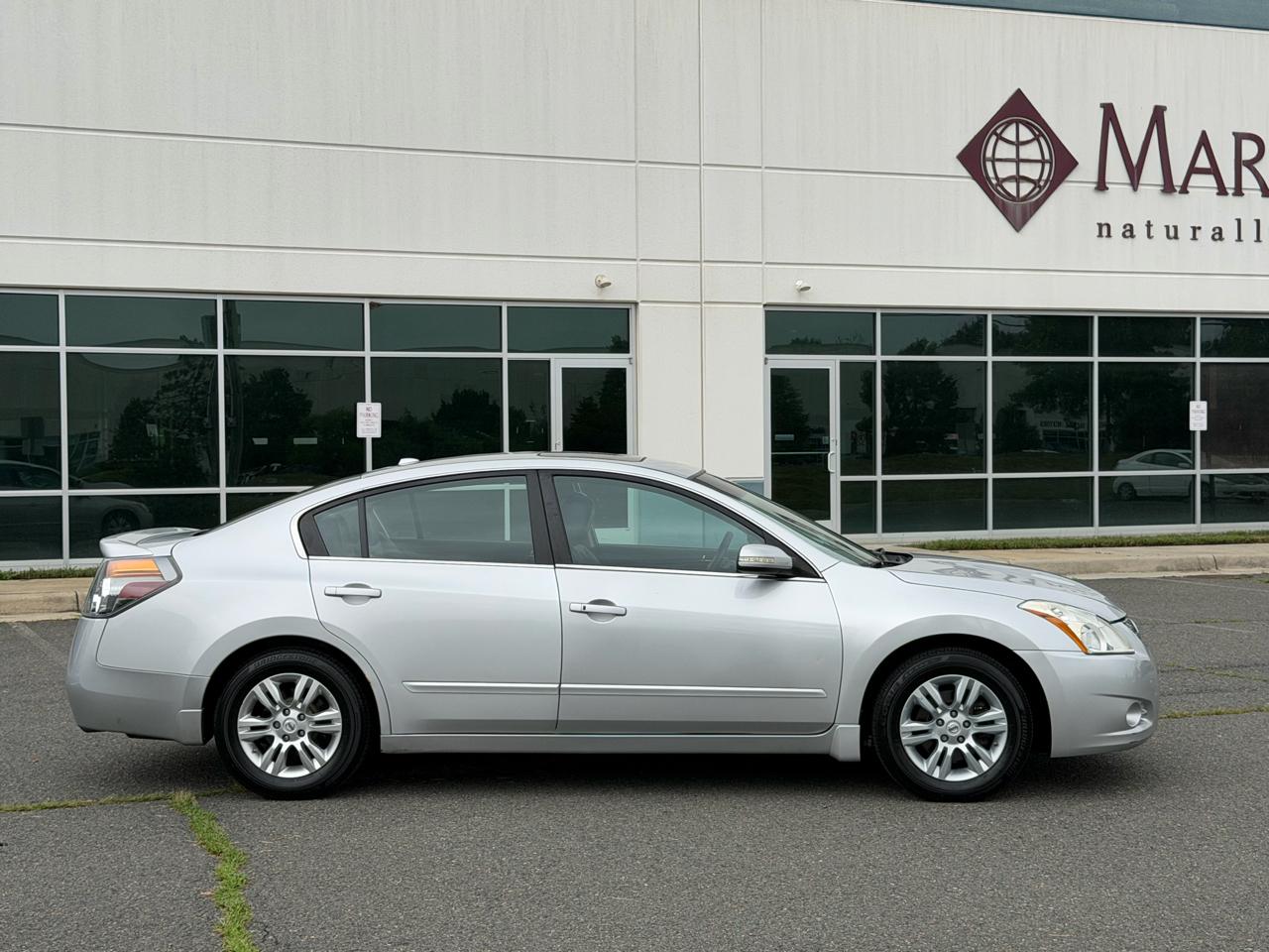 Nissan Altima 4dr Sdn I4 2.5 SL 2011