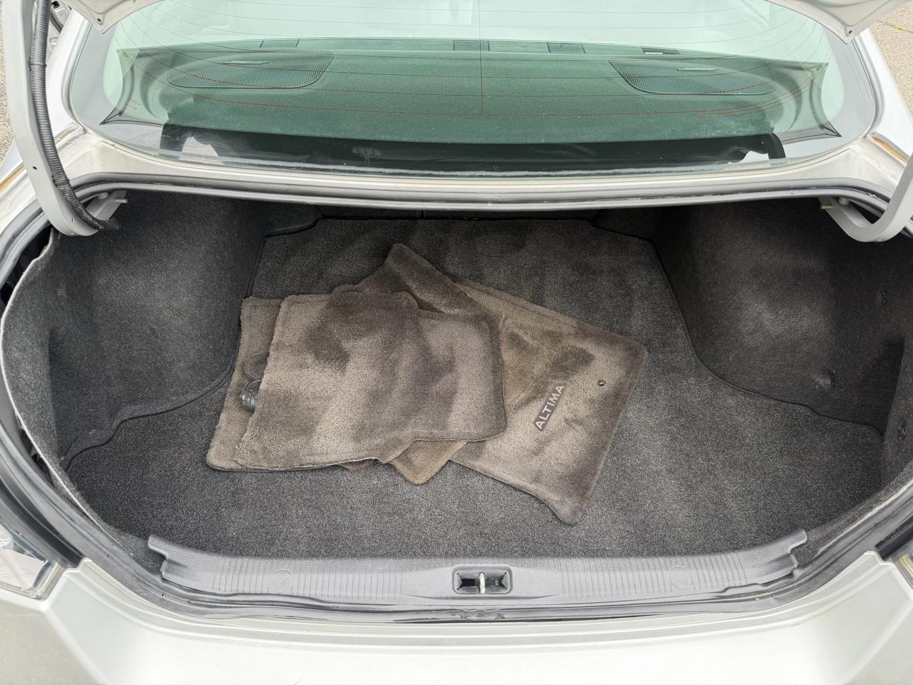 Nissan Altima 4dr Sdn I4 2.5 SL 2011