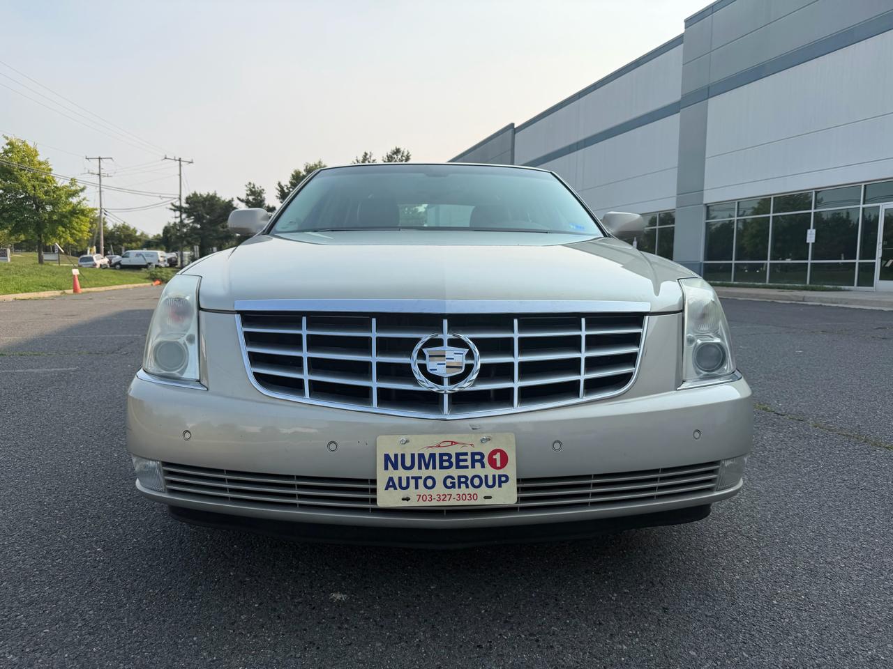 Cadillac DTS Sedan 2007
