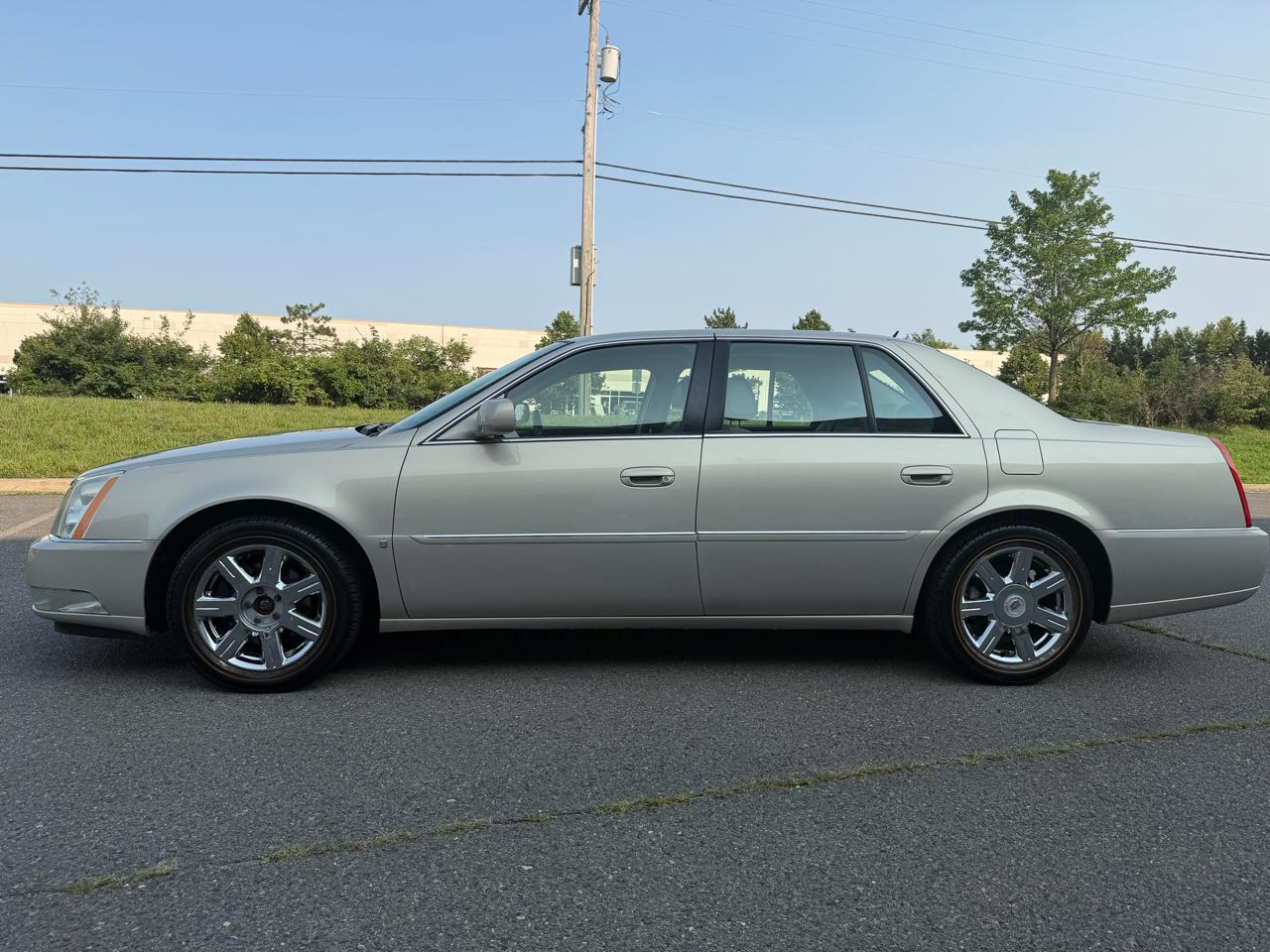 Cadillac DTS Sedan 2007