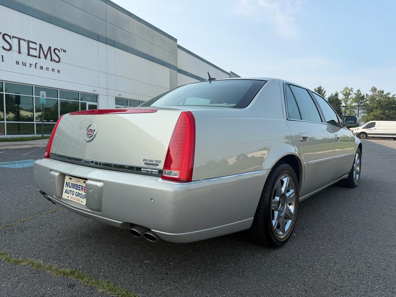 Cadillac DTS Sedan 2007