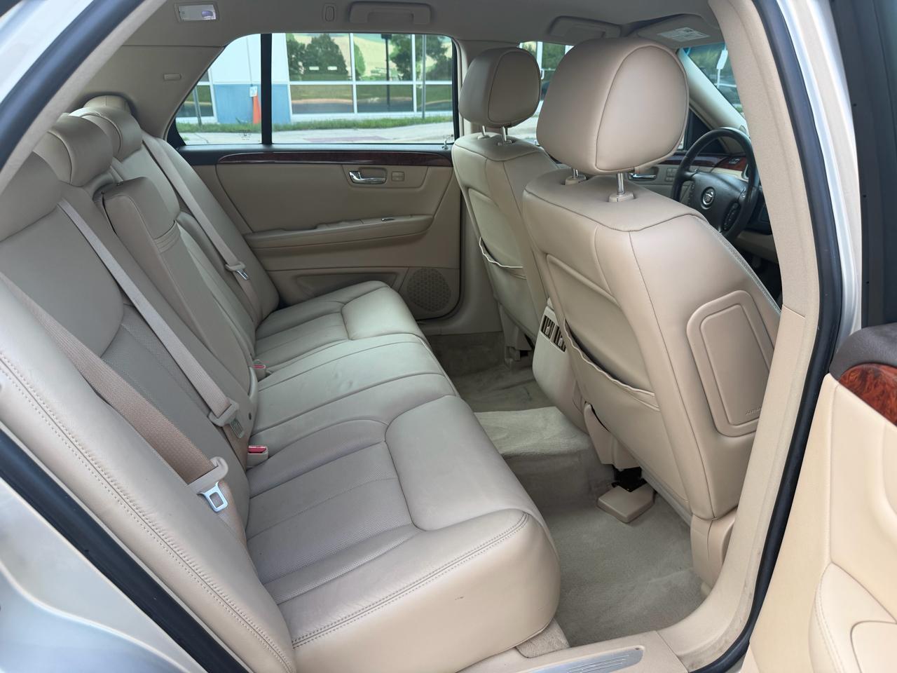Cadillac DTS Sedan 2007