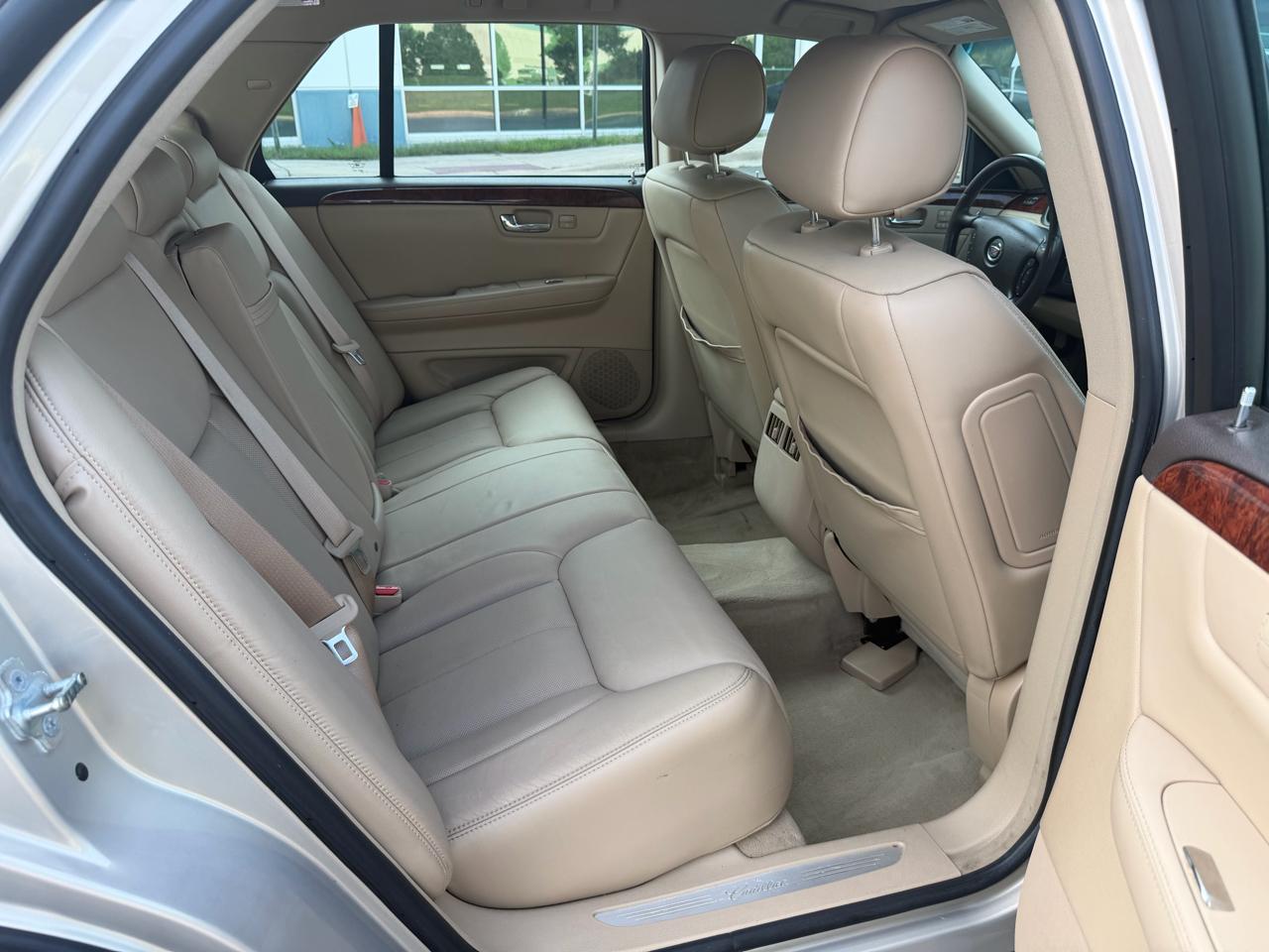 Cadillac DTS Sedan 2007