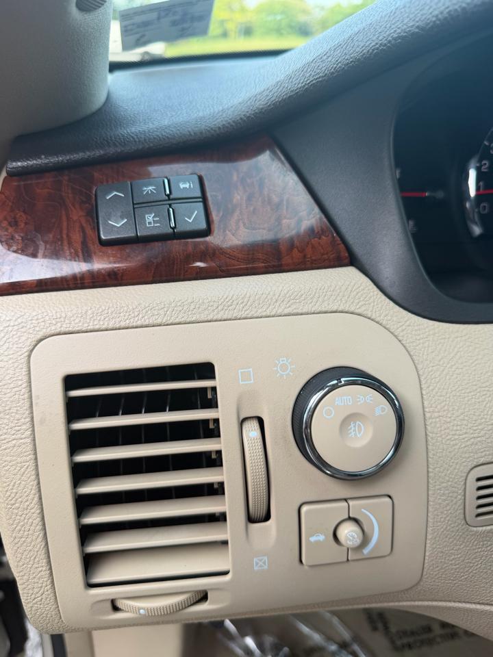 Cadillac DTS Sedan 2007