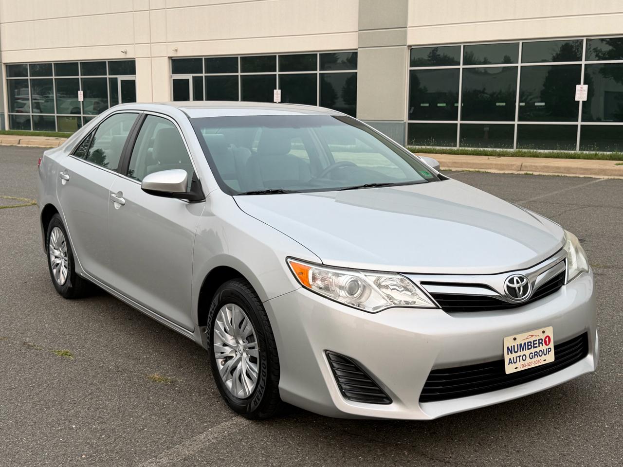 2012 Toyota Camry 2014.5 4dr Sdn I4 Auto LE (Natl)