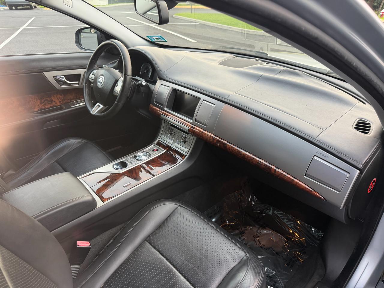 Jaguar XF-Series Premium Luxury 2010