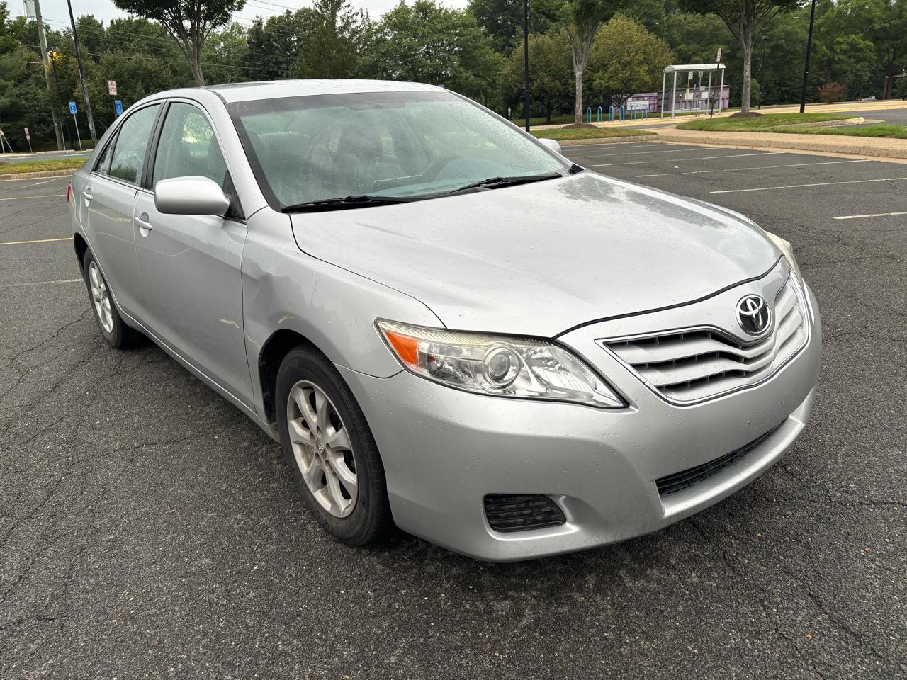 Toyota Camry 4dr Sedan LE 2011