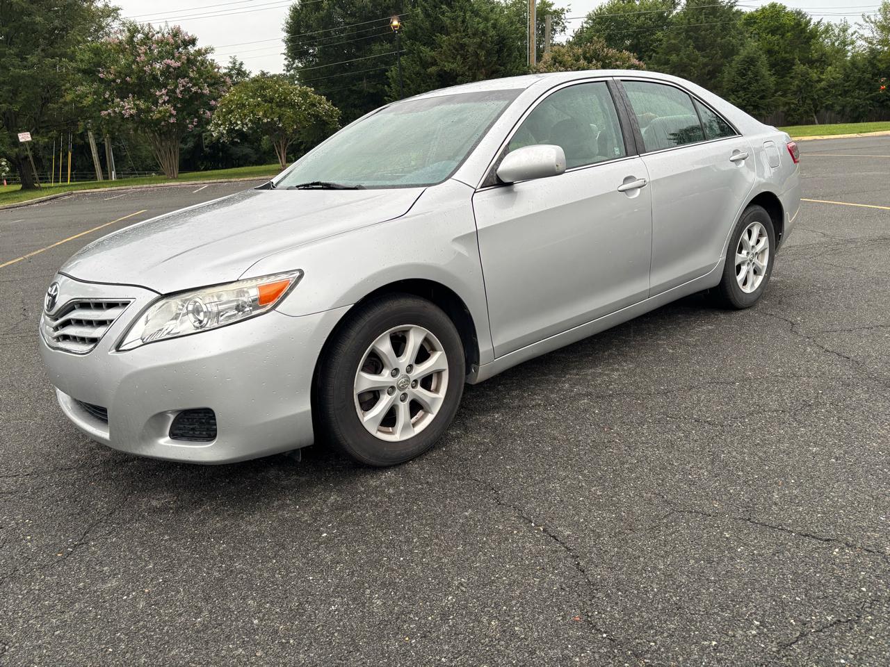 Toyota Camry 4dr Sedan LE 2011