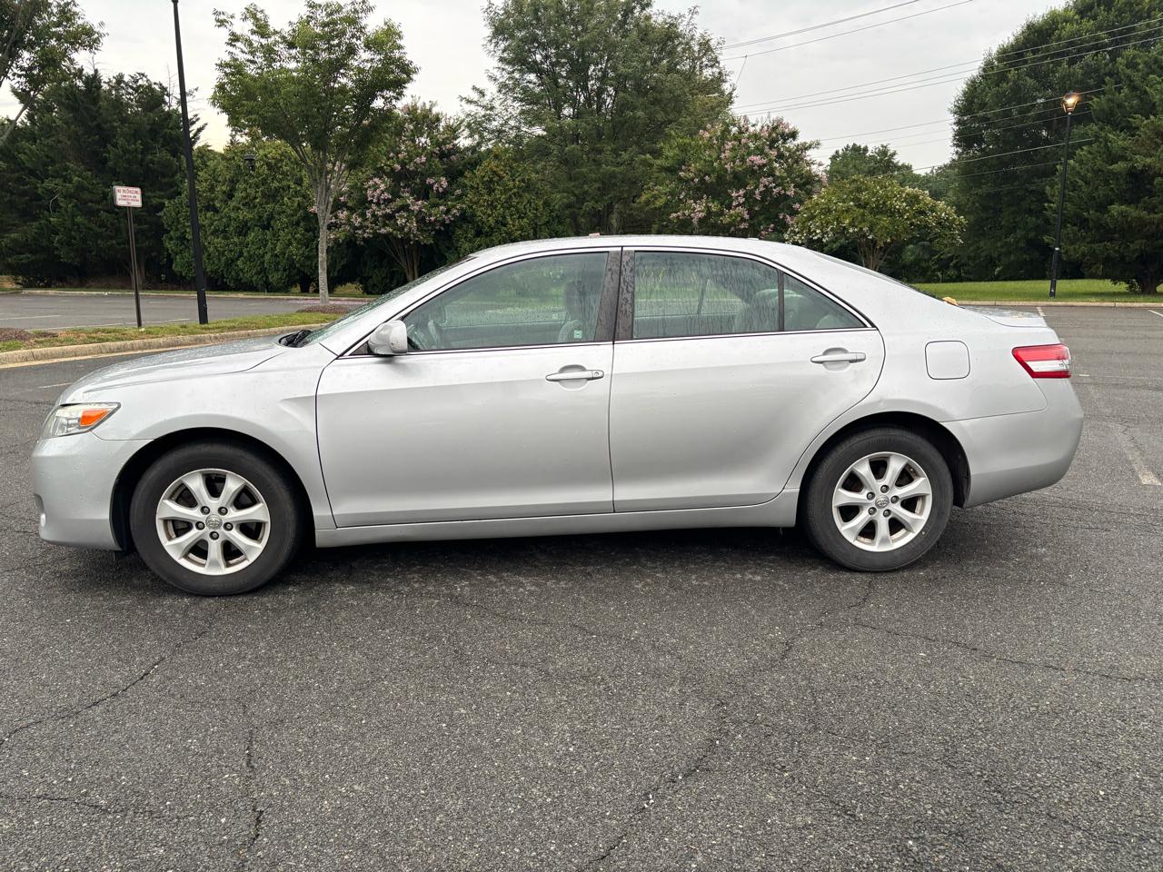 Toyota Camry 4dr Sedan LE 2011
