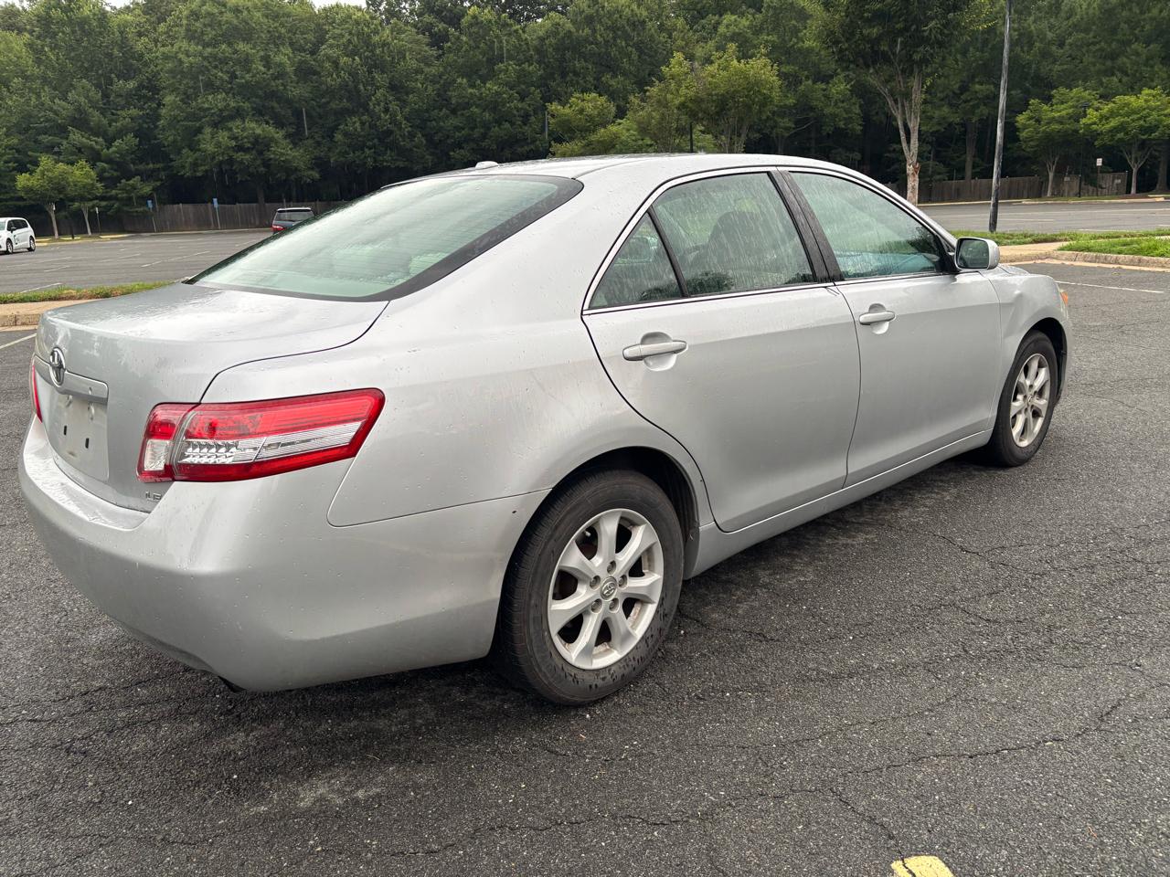 Toyota Camry 4dr Sedan LE 2011