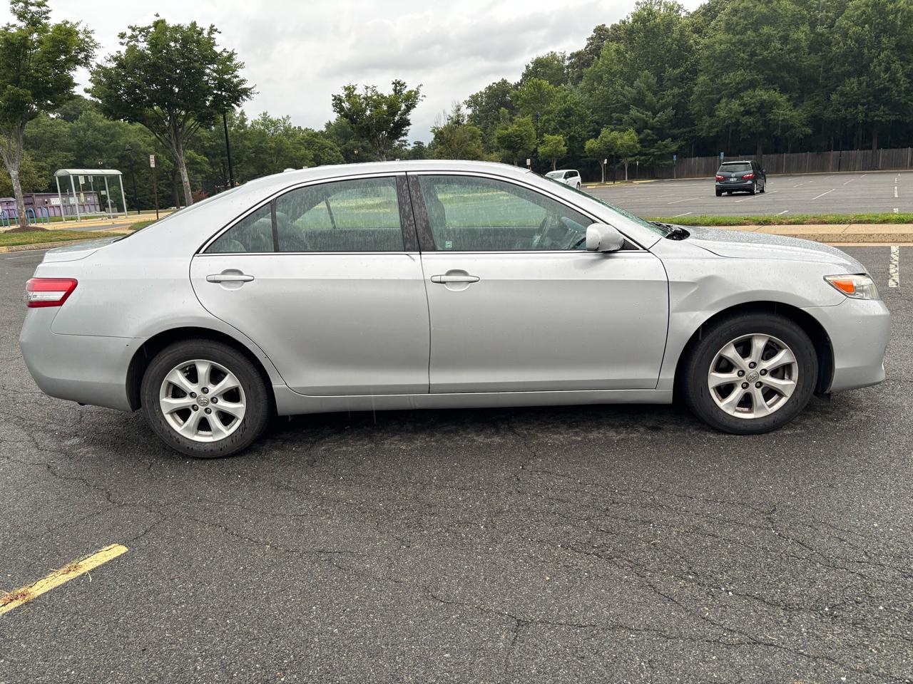 Toyota Camry 4dr Sedan LE 2011