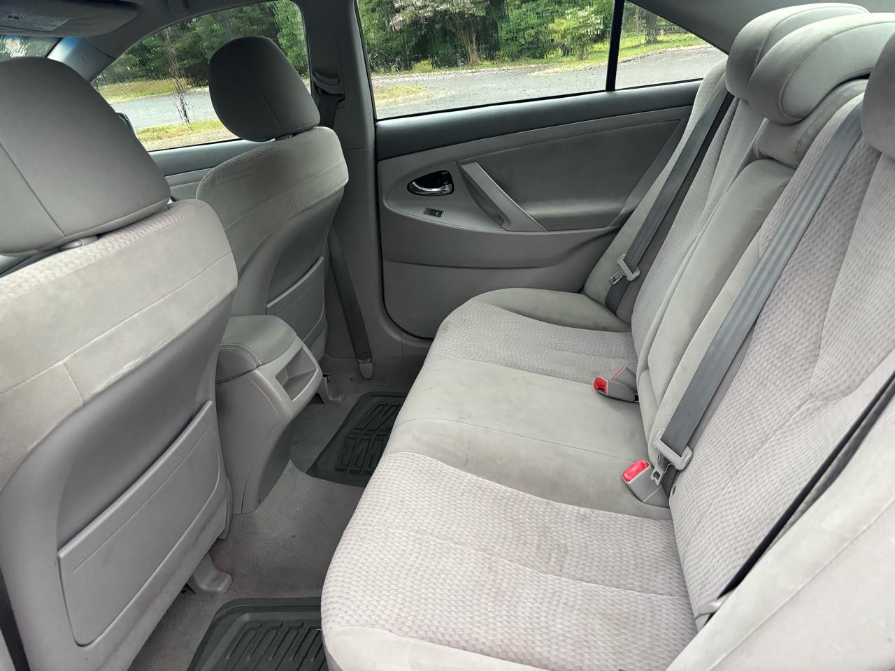 Toyota Camry 4dr Sedan LE 2011