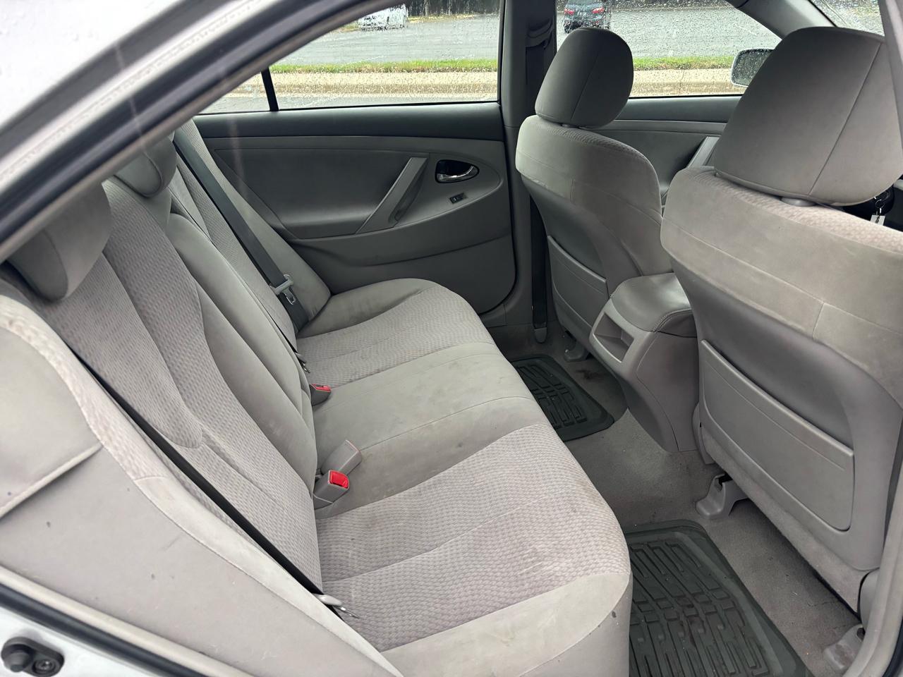 Toyota Camry 4dr Sedan LE 2011