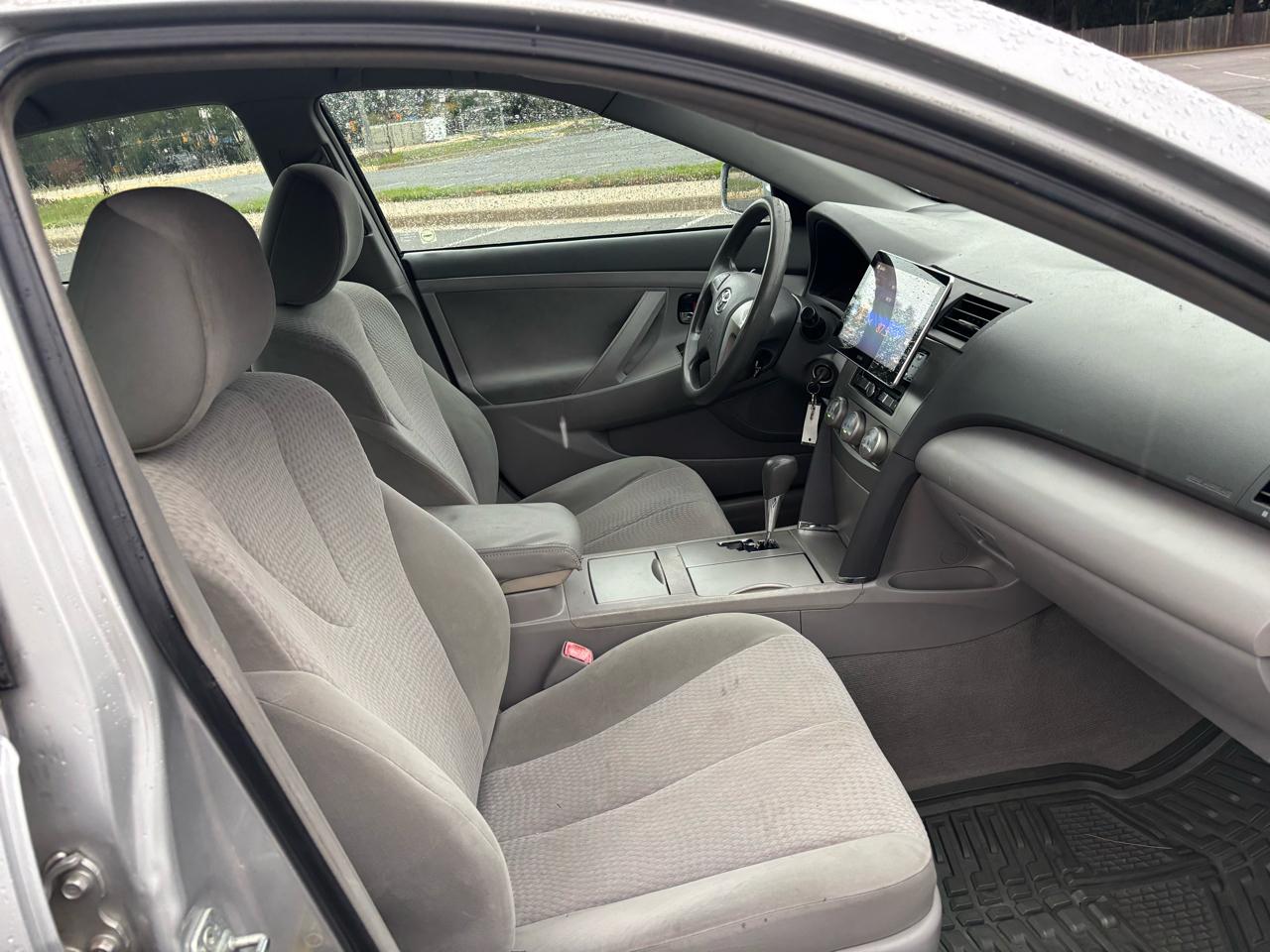 Toyota Camry 4dr Sedan LE 2011