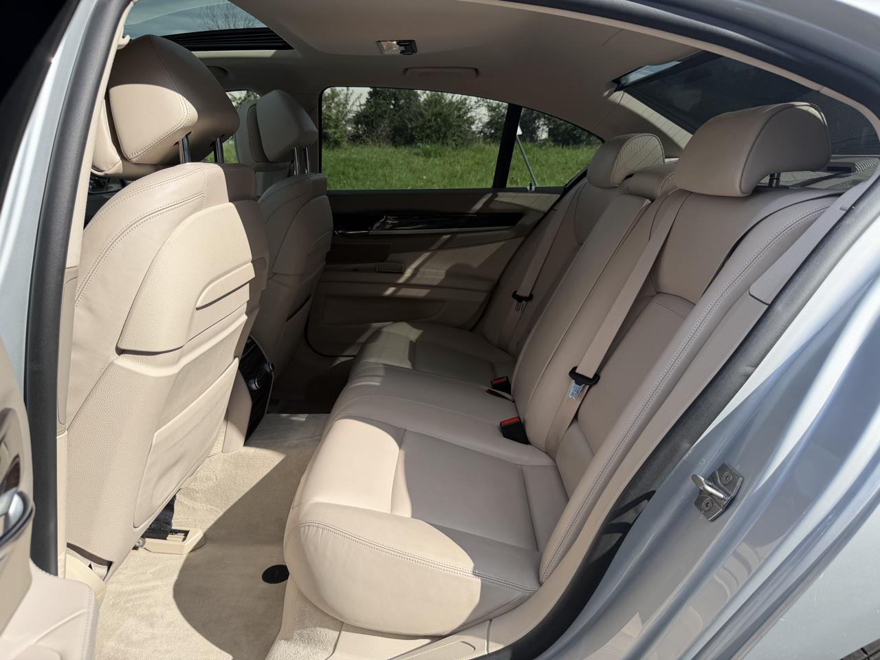 BMW 7-Series 750i 2013