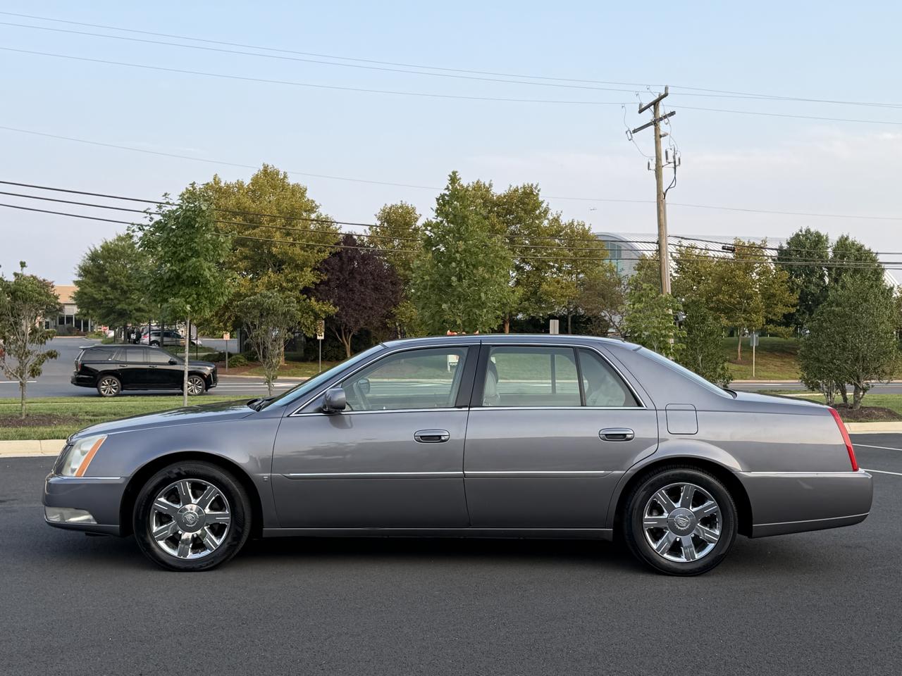 Cadillac DTS Sedan 2007
