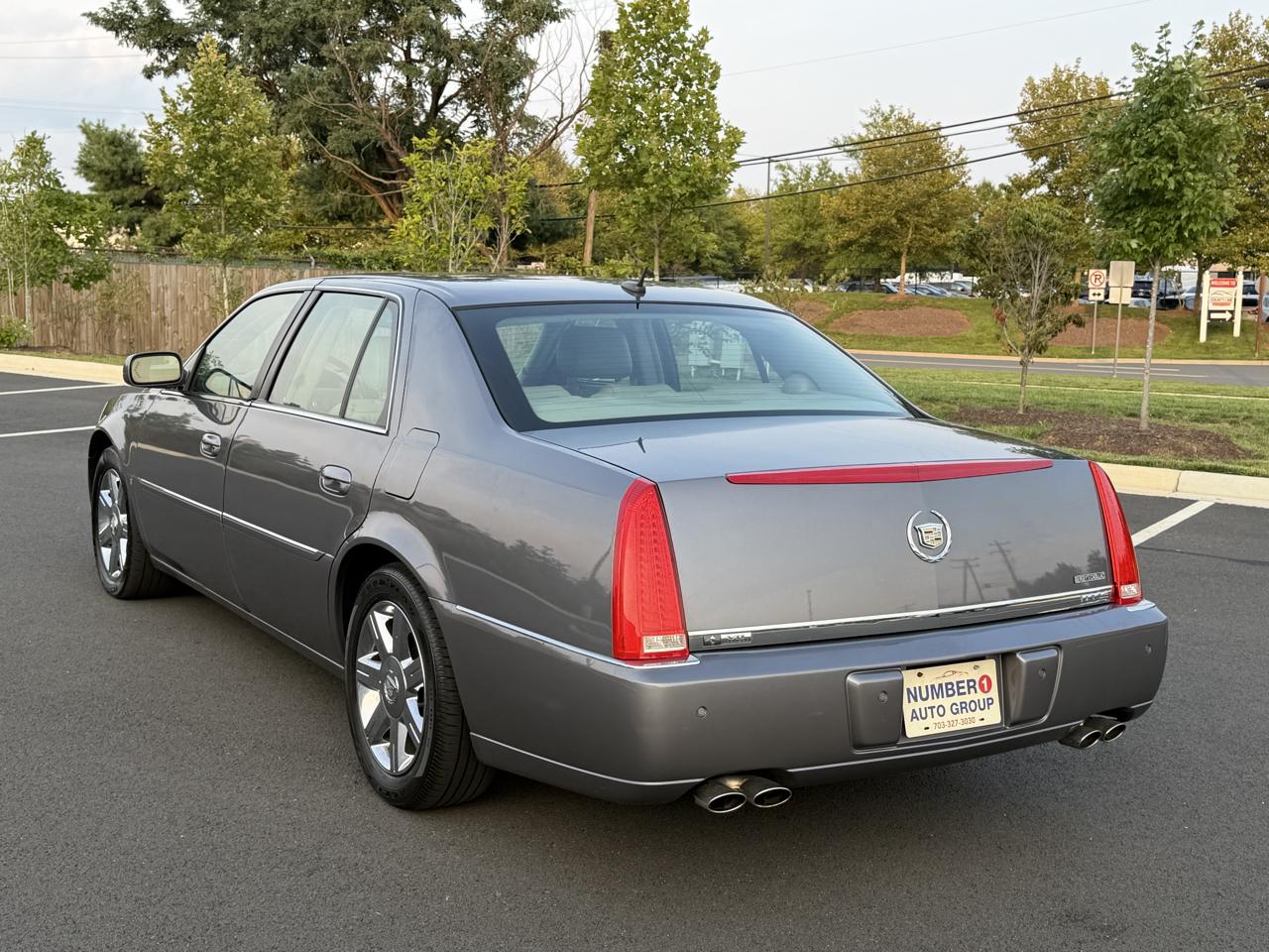 Cadillac DTS Sedan 2007