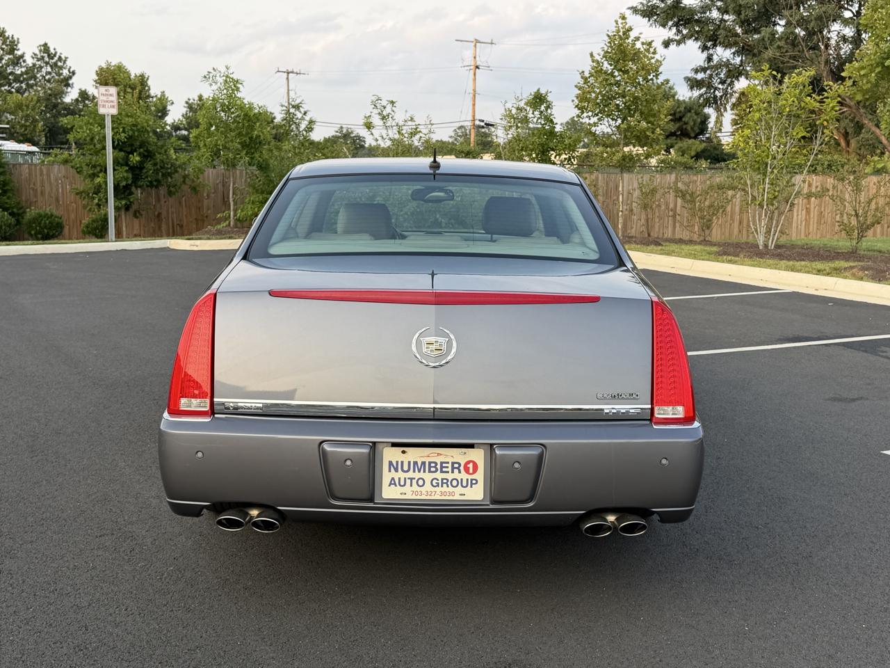 Cadillac DTS Sedan 2007