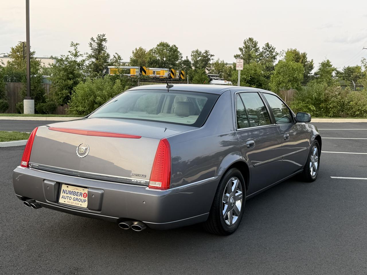 Cadillac DTS Sedan 2007