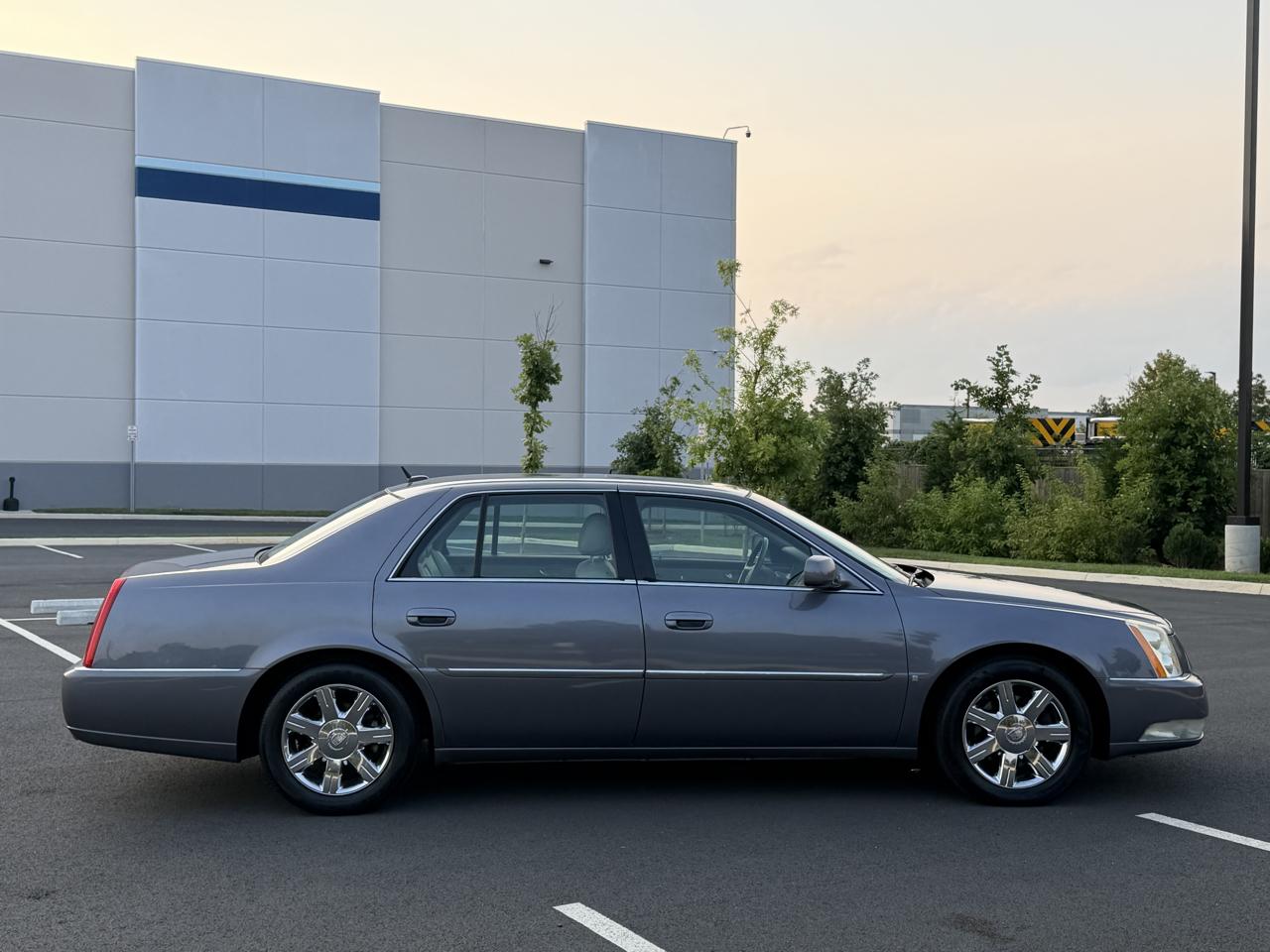 Cadillac DTS Sedan 2007