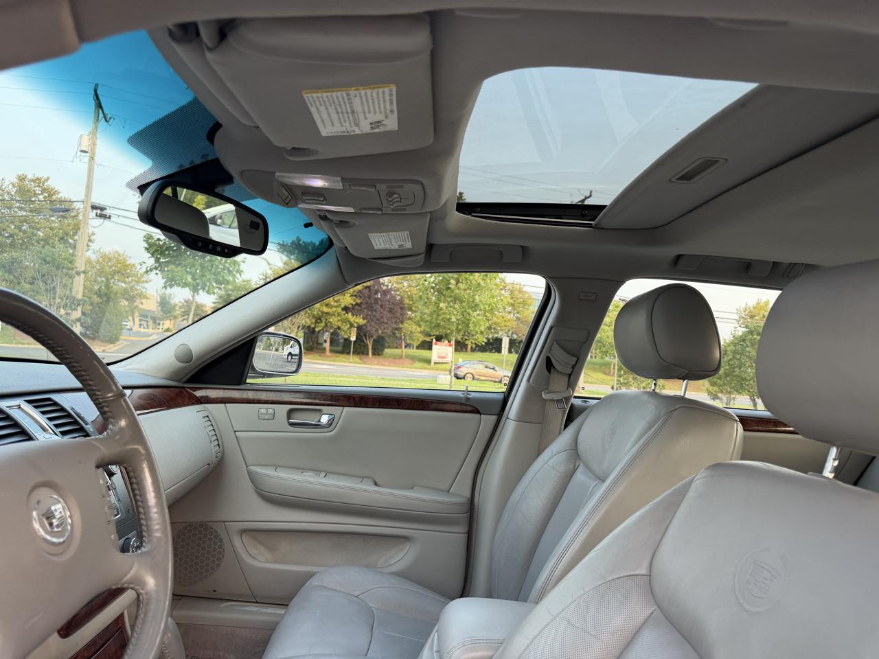 Cadillac DTS Sedan 2007