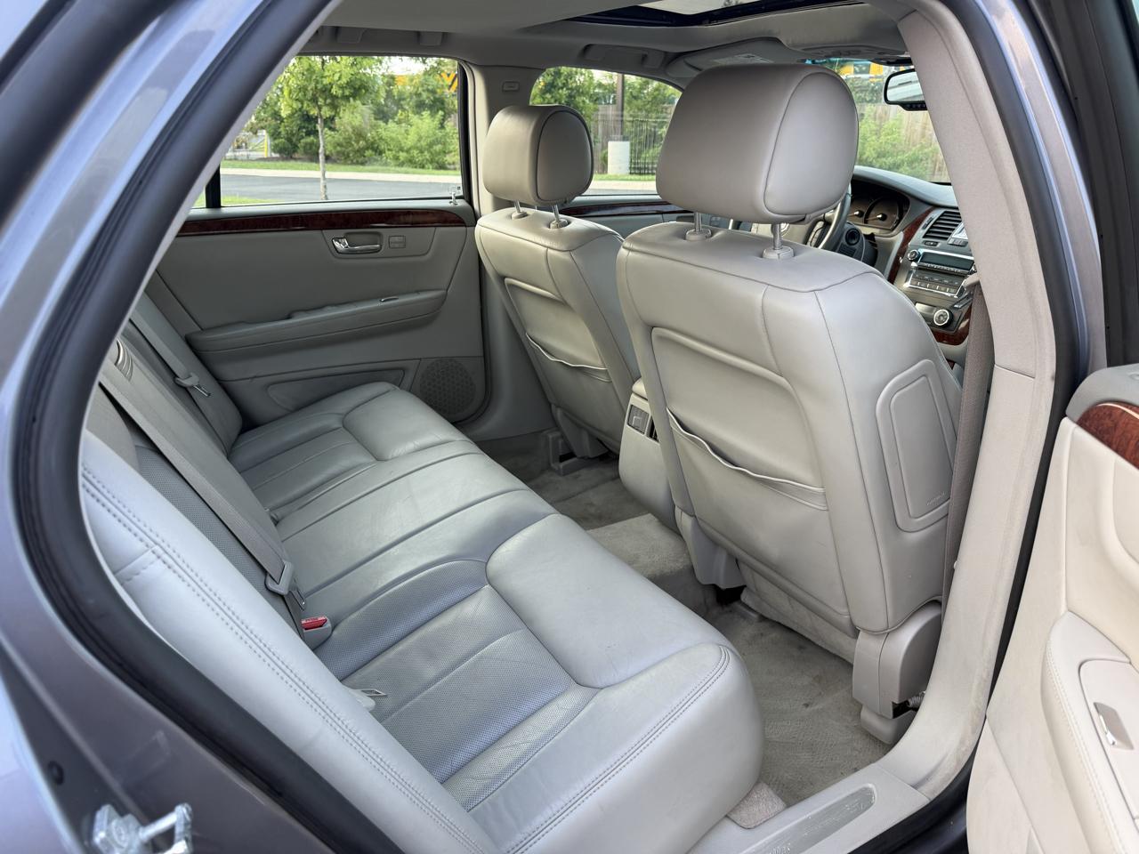 Cadillac DTS Sedan 2007